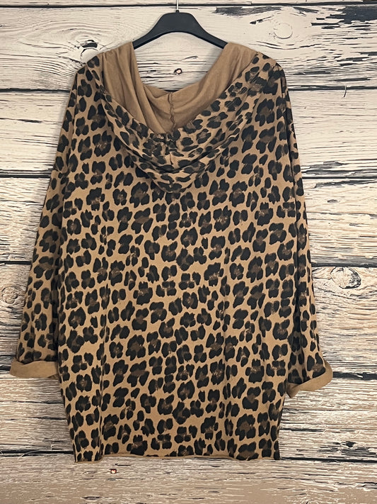 🐆 Hoodie mit Leo-Print & Buchstaben-Detail